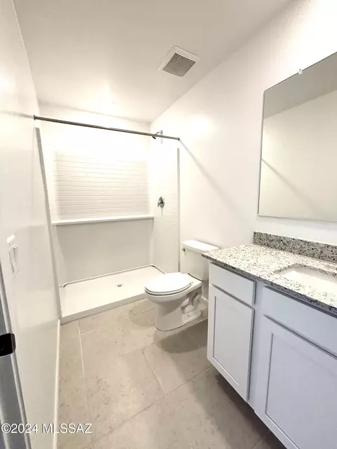 Bath - 8765 E Canyon Walnut Way, Vail, AZ 85641 photo 1 of 2