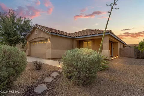 11055 W Coppertail Dr, Marana, AZ 85653