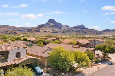 7829 W Edgeridge Ct, Tucson, AZ 85743