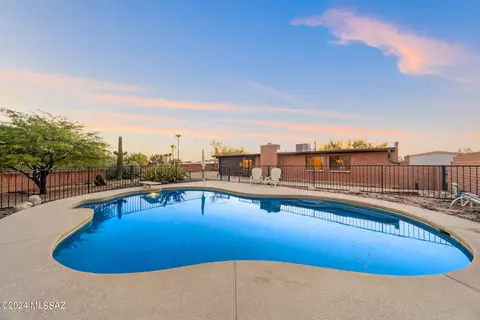 7900 N Zarragoza Dr, Tucson, AZ 85704