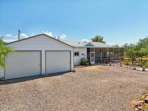 2485 W Columbine Ln, Benson, AZ 85602