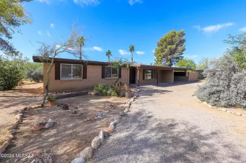 1371 W San Nicolas Dr, Tucson, AZ 85704