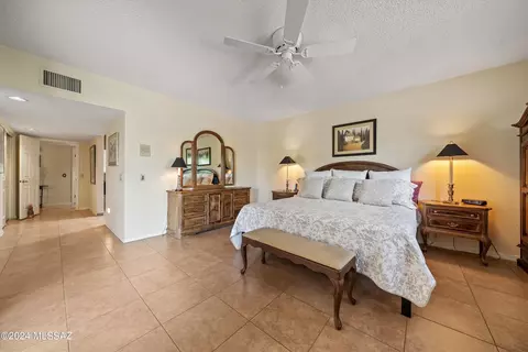 Bedroom - 38405 S Apache Peak Dr, Saddlebrooke, AZ 85739 photo 4 of 5