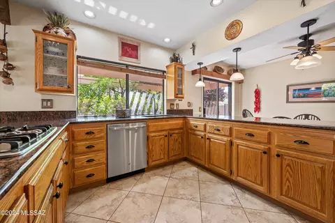 Kitchen - 38405 S Apache Peak Dr, Saddlebrooke, AZ 85739 photo 1 of 6