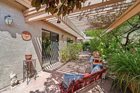 Exterior - 38405 S Apache Peak Dr, Saddlebrooke, AZ 85739 photo 9 of 10