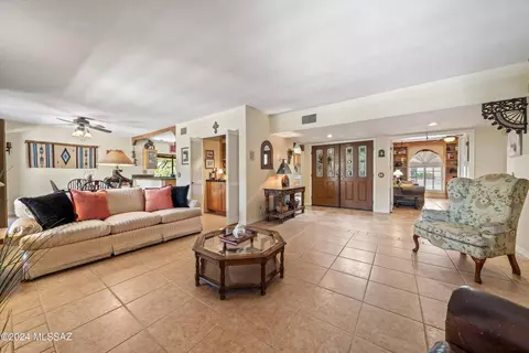 Living - 38405 S Apache Peak Dr, Saddlebrooke, AZ 85739 photo 1 of 3