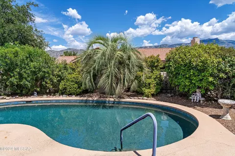 Exterior - 38405 S Apache Peak Dr, Saddlebrooke, AZ 85739 photo 6 of 10