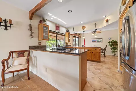 Kitchen - 38405 S Apache Peak Dr, Saddlebrooke, AZ 85739 photo 2 of 6