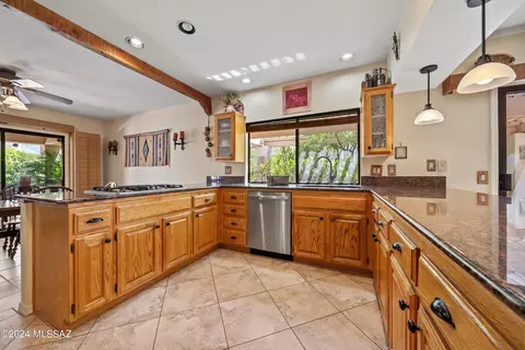 Kitchen - 38405 S Apache Peak Dr, Saddlebrooke, AZ 85739 photo 3 of 6