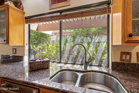 Kitchen - 38405 S Apache Peak Dr, Saddlebrooke, AZ 85739 photo 6 of 6