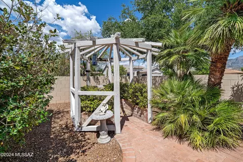 Exterior - 38405 S Apache Peak Dr, Saddlebrooke, AZ 85739 photo 4 of 10
