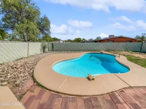 Exterior - 342 E Smoot Pl, Tucson, AZ 85705 photo 3 of 5