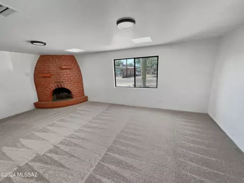Living - 342 E Smoot Pl, Tucson, AZ 85705 photo 1 of 4