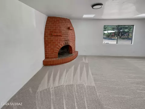 Living - 342 E Smoot Pl, Tucson, AZ 85705 photo 3 of 4