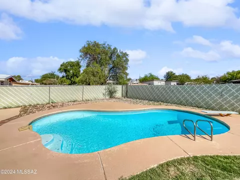 Exterior - 342 E Smoot Pl, Tucson, AZ 85705 photo 4 of 5