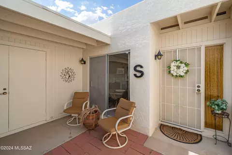 1330 S Desert Meadows Cir, Green Valley, AZ 85614