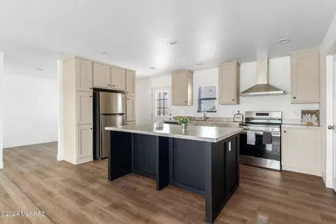 6207 N Chaparral Rd, Tucson, AZ 85743