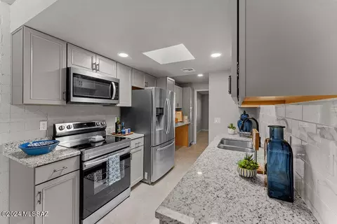 360 N Camino Del Vate, Green Valley, AZ 85614