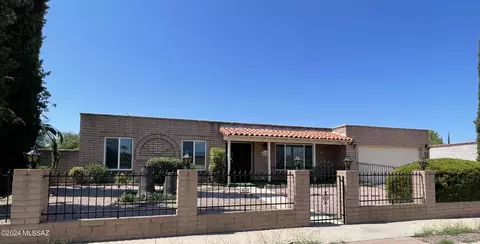 9142 E Roberto St, Tucson, AZ 85710