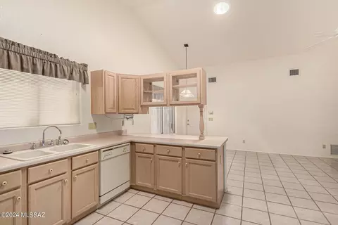 9183 Elderberry St, Tucson, AZ 85747 photo 9