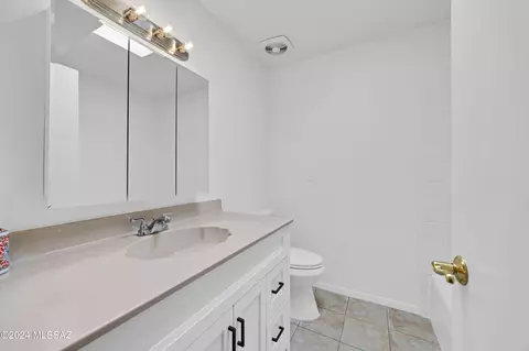Bath - 11260 E Quick Draw Pl, Tucson, AZ 85749 photo 2 of 2