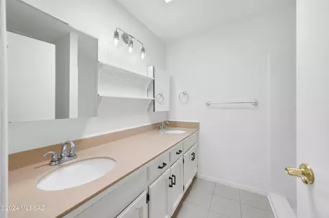 Bath - 11260 E Quick Draw Pl, Tucson, AZ 85749 photo 1 of 2