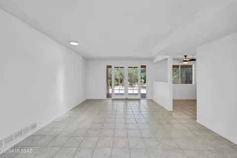 Living - 11260 E Quick Draw Pl, Tucson, AZ 85749 photo 2 of 5