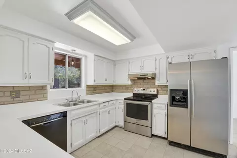 Kitchen - 11260 E Quick Draw Pl, Tucson, AZ 85749 photo 1 of 1