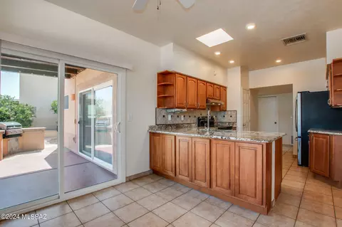 10421 E Thunderbolt Dr, Tucson, AZ 85748 photo 8