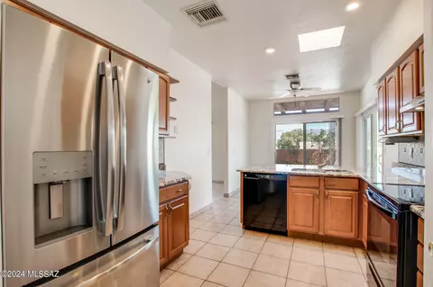 10421 E Thunderbolt Dr, Tucson, AZ 85748 photo 3