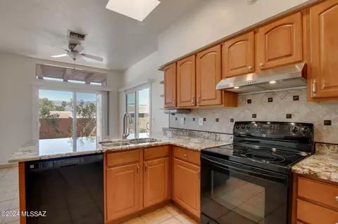10421 E Thunderbolt Dr, Tucson, AZ 85748 photo 4