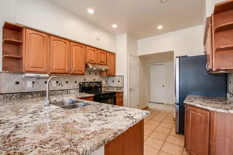 10421 E Thunderbolt Dr, Tucson, AZ 85748 photo 5
