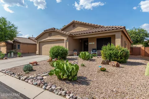 Exterior - 60572 Flank Strap Dr, Tucson, AZ 85739 photo 2 of 7