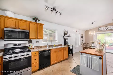 Kitchen - 60572 Flank Strap Dr, Tucson, AZ 85739 photo 2 of 3