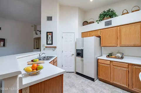 10730 E Migratory Pl, Tucson, AZ 85748 photo 6