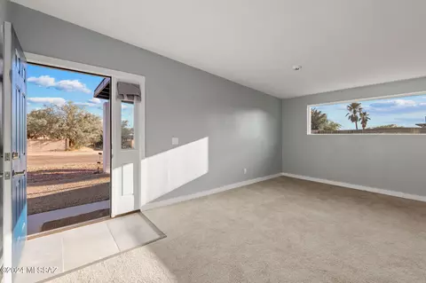 Living - 9831 E 33rd St, Tucson, AZ 85748 photo 2 of 4