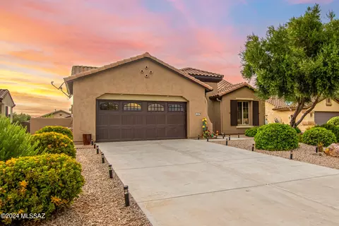755 N Skywalker Pl, Green Valley, AZ 85614