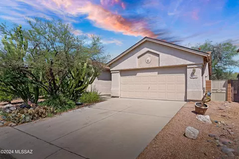 8528 N Winchester Creek Dr, Tucson, AZ 85742