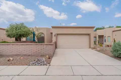 592 W Crenshaw Ln, Green Valley, AZ 85614