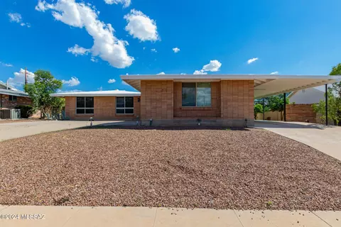 9402 E Magdalena Rd, Tucson, AZ 85710