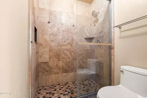Bath - 7580 S Errigal Ln, Tucson, AZ 85747 photo 4 of 6
