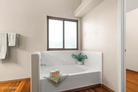 Bath - 7580 S Errigal Ln, Tucson, AZ 85747 photo 3 of 6