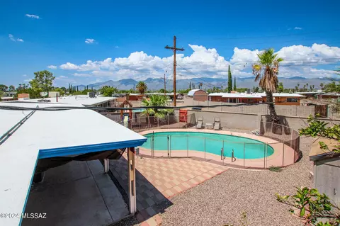 8969 E Kirkpatrick Cir, Tucson, AZ 85710 photo 2