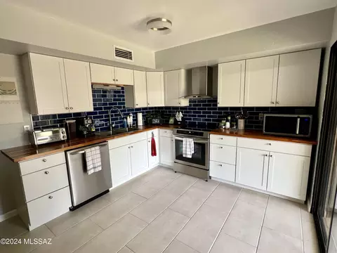 1330 S Avenida Polar #E-4, Tucson, AZ 85710