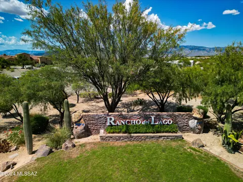 10660 S Silverbluff Dr, Vail, AZ 85641