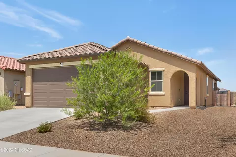 8026 S Golden Bell Dr, Tucson, AZ 85747