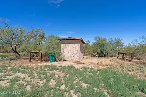 Exterior - 2810 E Andrada Rd, Vail, AZ 85641 photo 2 of 5