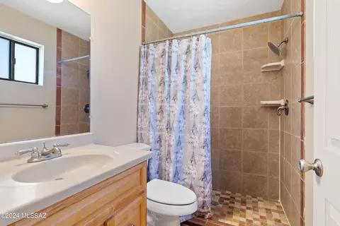 Bath - 2810 E Andrada Rd, Vail, AZ 85641 photo 1 of 3