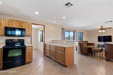 Kitchen - 2810 E Andrada Rd, Vail, AZ 85641 photo 3 of 5