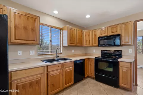Kitchen - 2810 E Andrada Rd, Vail, AZ 85641 photo 5 of 5